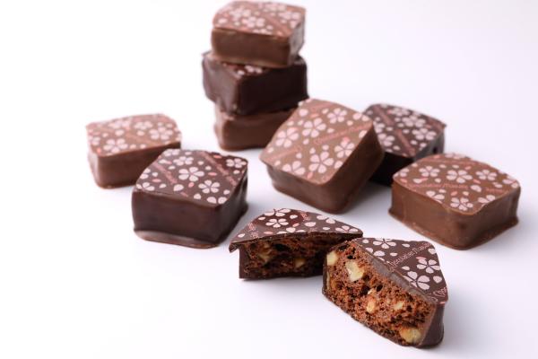 ショコラブラウニー ラクテ 桜　65g　【4月30日まで販売】
